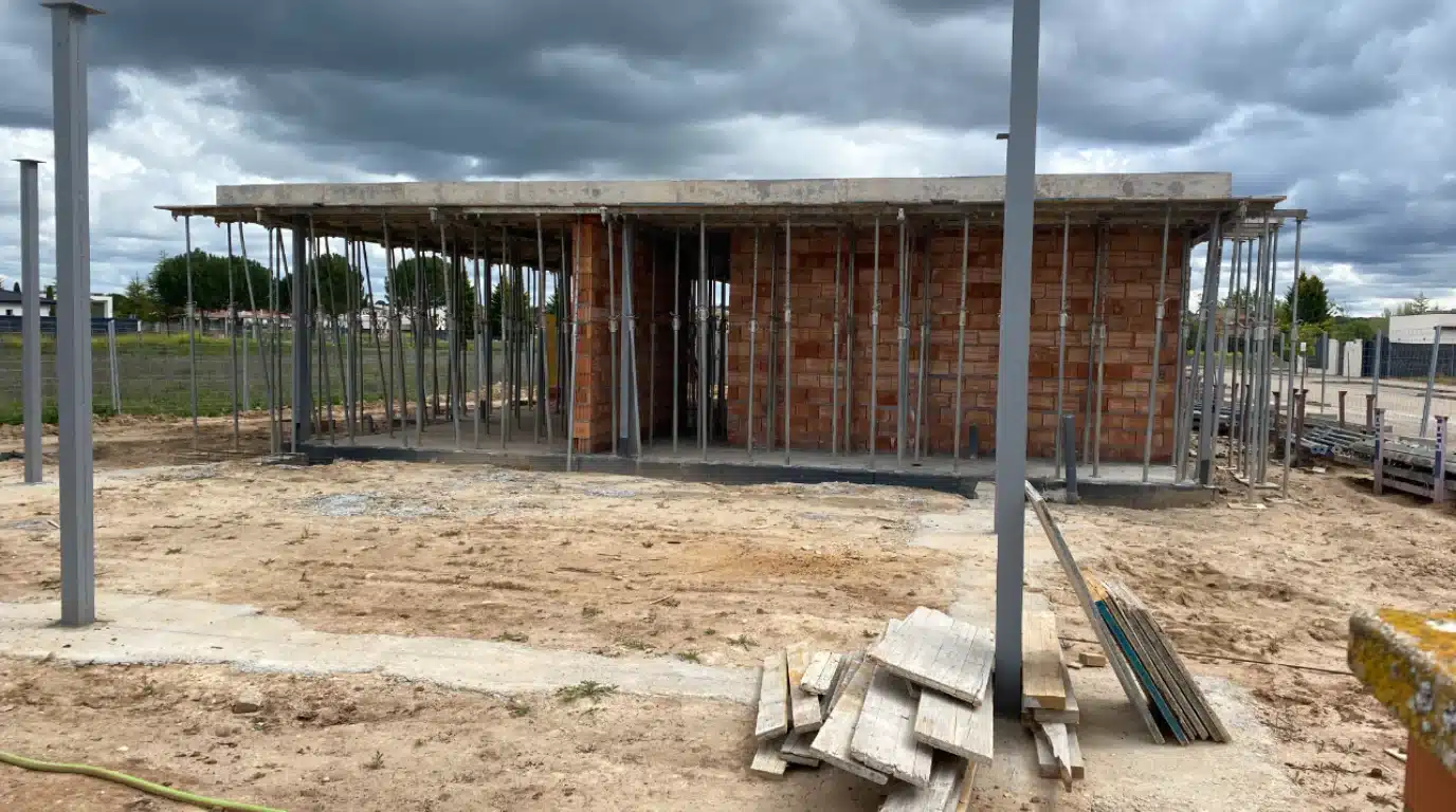 Estructura metálica y forjado de hormigón - construcción en hormigón
