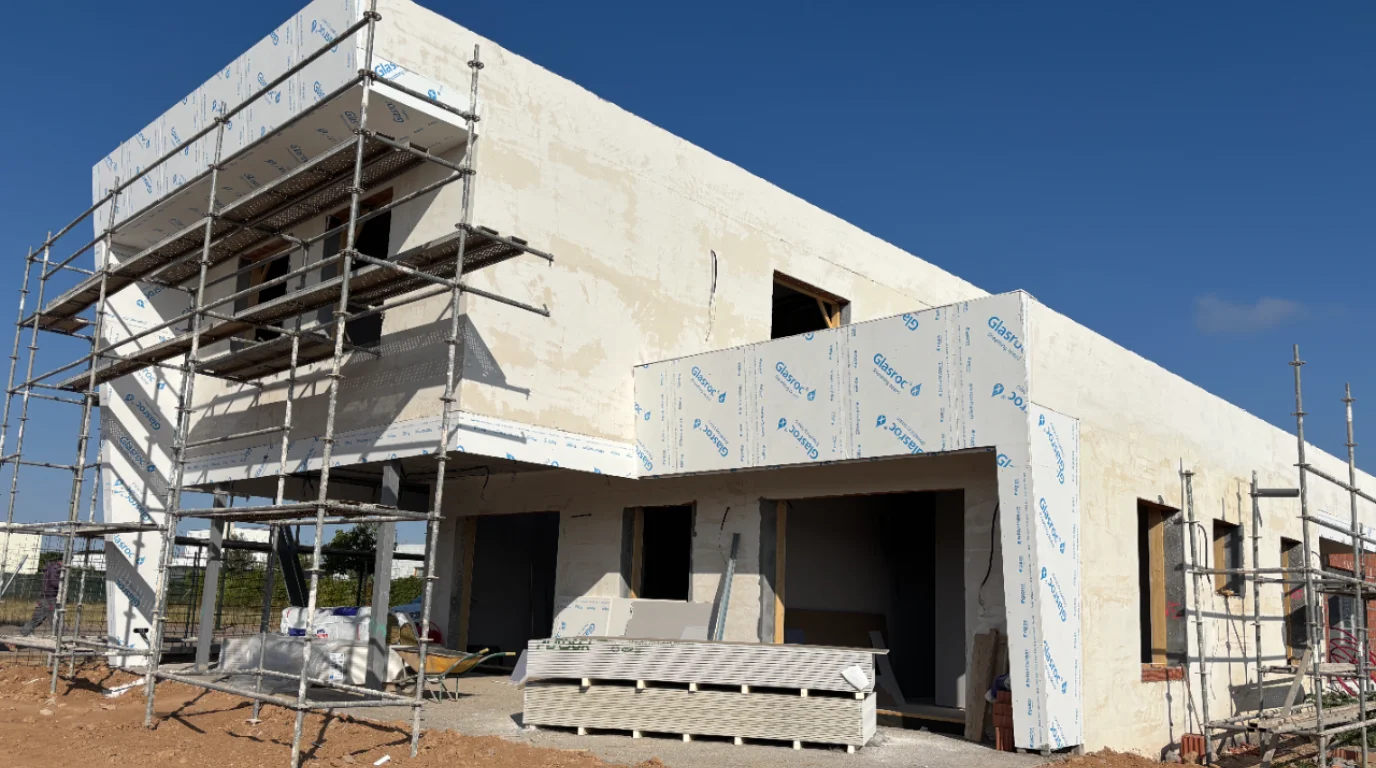 Aislamiento térmico SATE en fachada - construcción en hormigón
